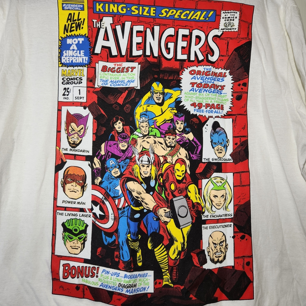 NWT Marvel Avengers Comic Graphic Mens T-Shirt Size Large